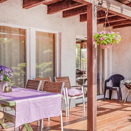 Lovely In With Kitchen 度假居 *